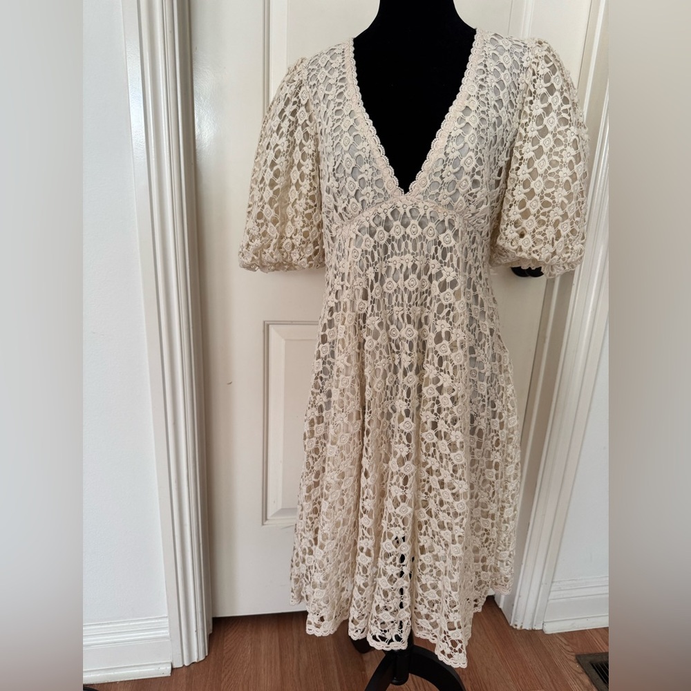Elegant Cream Lace Midi Dress